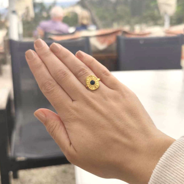 Black dot ring